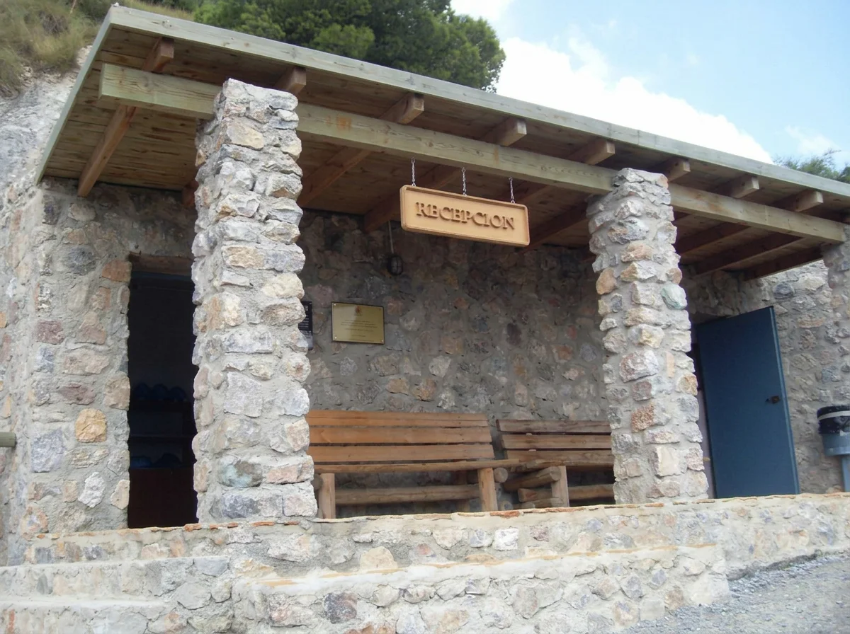 Edificio de recepción del Centro Geominero del Cerro del Toro